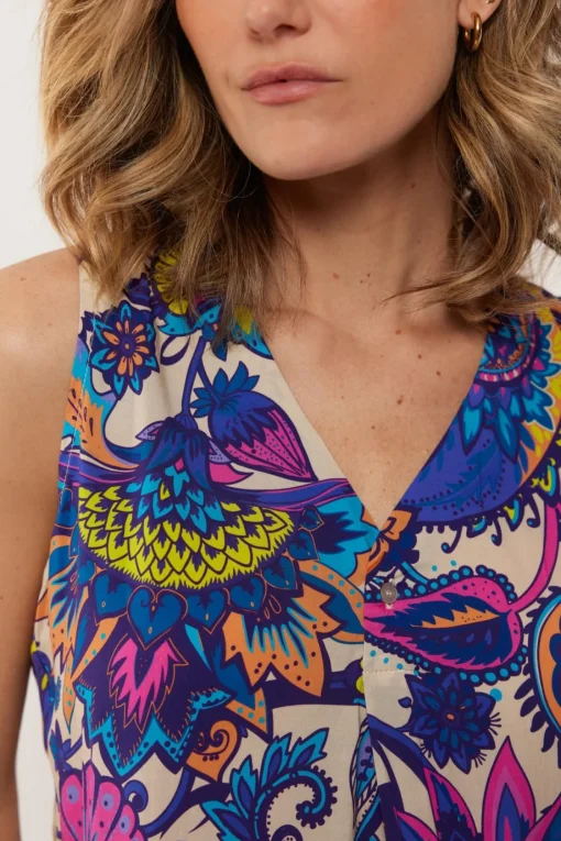 Dominica top