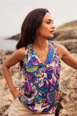 Dominica top