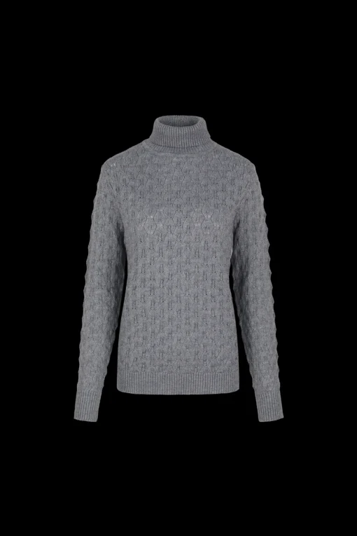 Serina knitting sweater